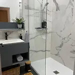 Chic, Luxe Loftstijl In 奥斯滕德