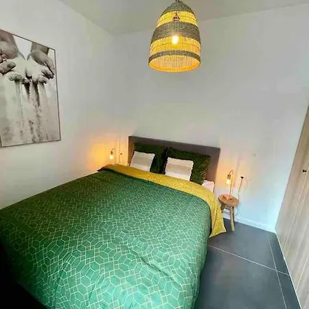 Chic, Luxe Loftstijl In Apartament Ostenda