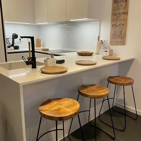 Chic, Luxe Loftstijl In 아파트 오스텐드