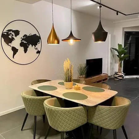 Chic, Luxe Loftstijl In Apartament Ostenda