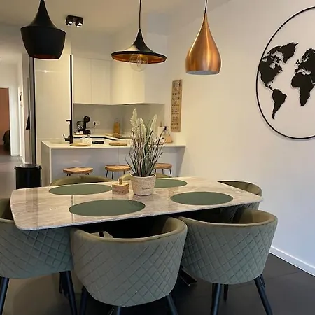 Chic, Luxe Loftstijl In 아파트 오스텐드