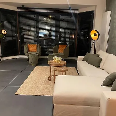 Chic, Luxe Loftstijl In Apartment *