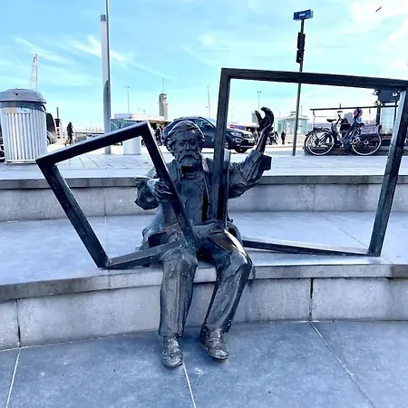 Chic, Luxe Loftstijl In דירה אוסטנדה