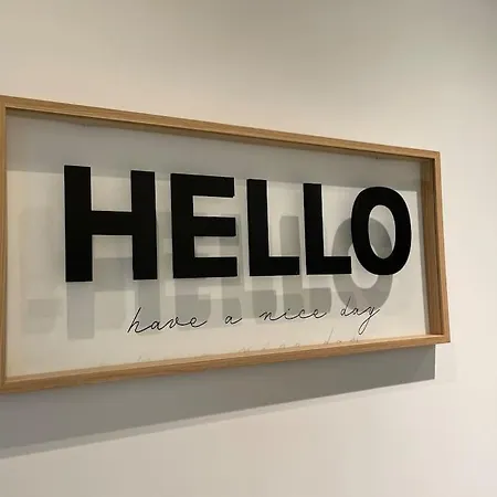 Chic, Luxe Loftstijl In דירה אוסטנדה