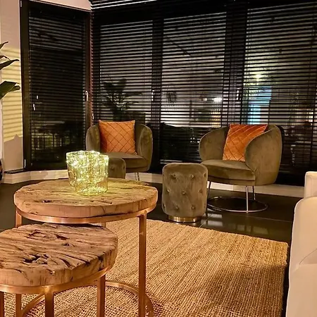 דירה Chic, Luxe Loftstijl In *