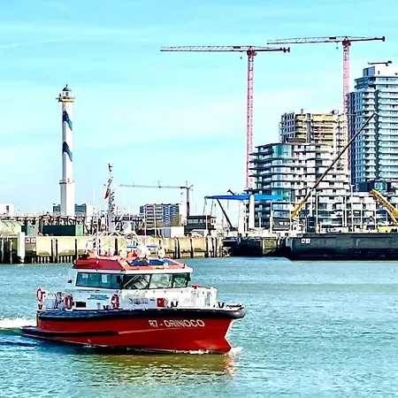 Chic, Luxe Loftstijl In * אוסטנדה