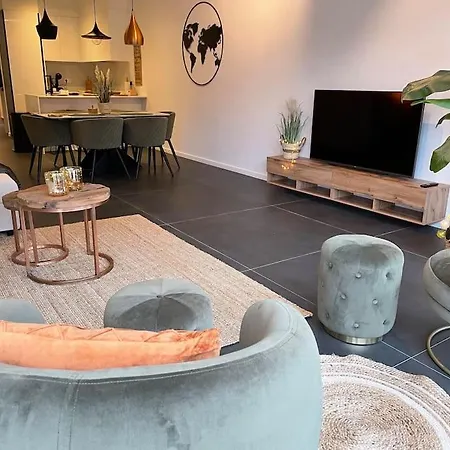 Chic, Luxe Loftstijl In דירה אוסטנדה