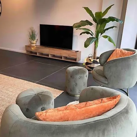 דירה Chic, Luxe Loftstijl In *